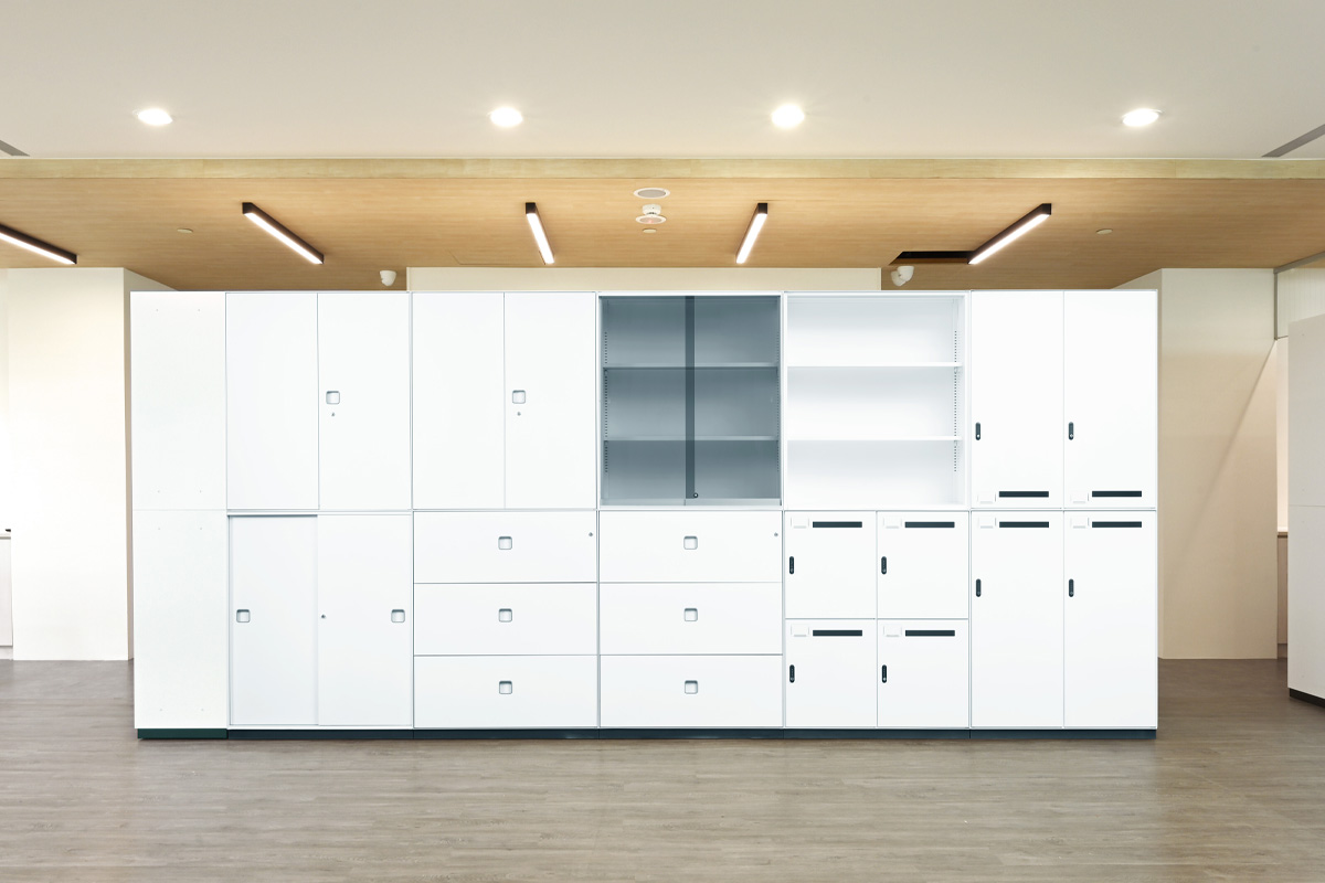 LINE 玻璃滑門櫃